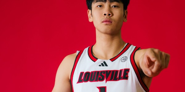 电竞-恭喜！中国男篮19岁2米03新星加入路易斯维尔：下一步冲击NBA？|路易斯维尔大学|张博源|NCAA|赛季|名校_新浪新闻