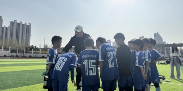 九游娱乐PC版-郑州市管城回族区“区长杯”青少年足球锦标赛圆满落幕