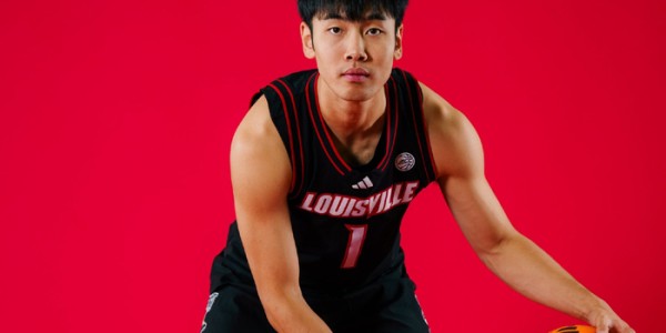 电竞-恭喜！中国男篮19岁2米03新星加入路易斯维尔：下一步冲击NBA？|路易斯维尔大学|张博源|NCAA|赛季|名校_新浪新闻